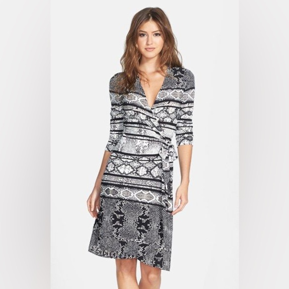 BCBG MAXAZRIA | Adele Wrap | Snakeskin print dress | Medium